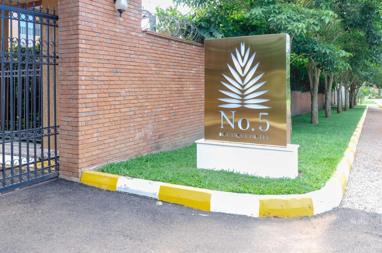No 5 Boutique Hotel Limited 恩德培 外观 照片